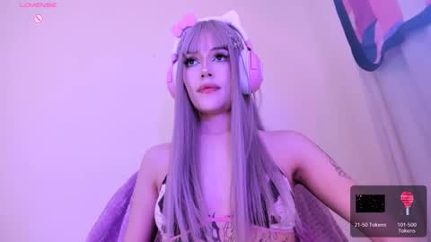 Snapshot of violettbones chatting on December 18, 2:32 am Violett online show from December 18, 2:32 am