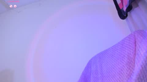 Snapshot of violettbones chatting on December 27, 7:18 am Violett online show from December 27, 7:18 am