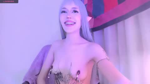 Snapshot of violettbones chatting on February 15, 4:47 am Violett online show from February 15, 4:47 am