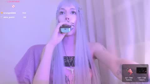 Snapshot of violettbones chatting on February 24, 7:00 am Violett online show from February 24, 7:00 am