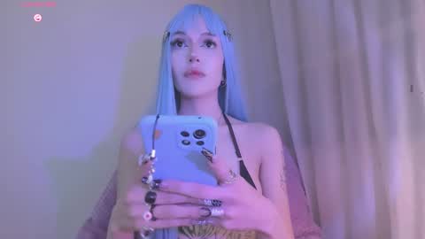 Snapshot of violettbones chatting on March 4, 4:27 am Violett online show from March 4, 4:27 am