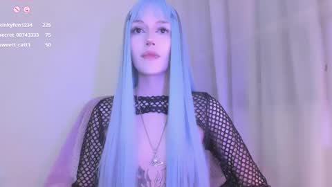 Snapshot of violettbones chatting on March 6, 8:08 am Violett online show from March 6, 8:08 am