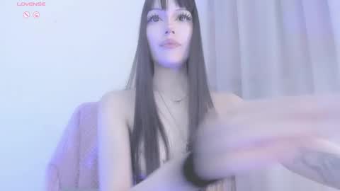 Snapshot of violettbones chatting on October 18, 5:32 am Violett online show from October 18, 5:32 am