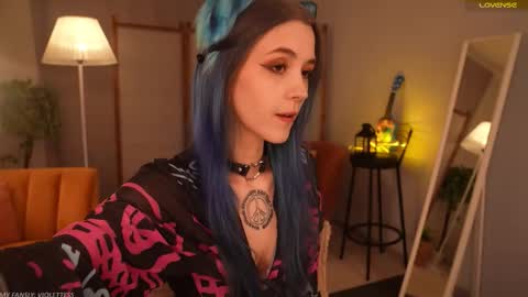 Snapshot of violettessa chatting on October 23, 11:09 am violettessa online show from October 23, 11:09 am