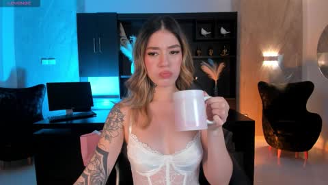 Violett  online show from October 1, 6:25 pm