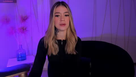 Violett  online show from January 9, 11:35 am