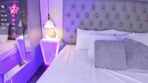 Snapshot of violettharous chatting on February 11, 10:37 pm VioletthaRous online show from February 11, 10:37 pm