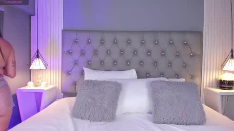 Snapshot of violettharous chatting on February 18, 10:50 pm VioletthaRous online show from February 18, 10:50 pm