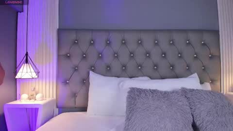 Snapshot of violettharous chatting on February 26, 10:42 pm VioletthaRous online show from February 26, 10:42 pm