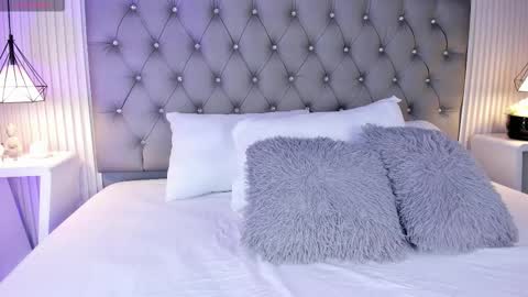 Snapshot of violettharous chatting on March 3, 10:37 pm VioletthaRous online show from March 3, 10:37 pm