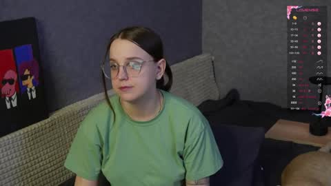 Violet online show from April 3, 5:00 pm