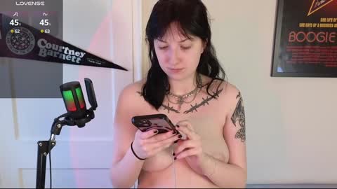 Snapshot of violetwinter666 chatting on December 4, 6:50 pm Violet Winter  indie sleaze goth girl next door online show from December 4, 6:50 pm