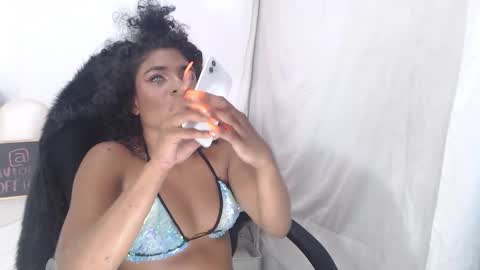 violetxia_ online show from February 5, 4:06 am