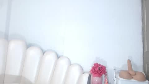 Snapshot of violetxia_ chatting on May 13, 6:33 am violetxia_ online show from May 13, 6:33 am