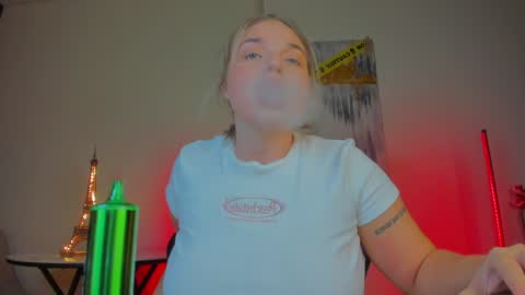Snapshot of viollasinzz chatting on December 26, 1:51 am Violla online show from December 26, 1:51 am