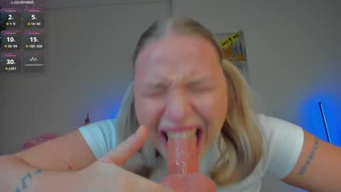 Snapshot of viollasinzz chatting on January 11, 6:56 am Violla online show from January 11, 6:56 am