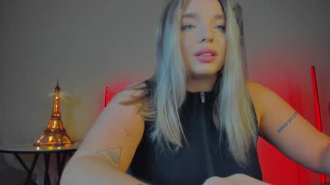 Snapshot of viollasinzz chatting on January 31, 8:12 pm Violla online show from January 31, 8:12 pm