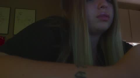 Snapshot of viollasinzz chatting on February 17, 7:53 pm Violla online show from February 17, 7:53 pm