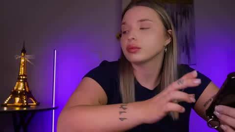 Snapshot of viollasinzz chatting on February 23, 7:55 am Violla online show from February 23, 7:55 am
