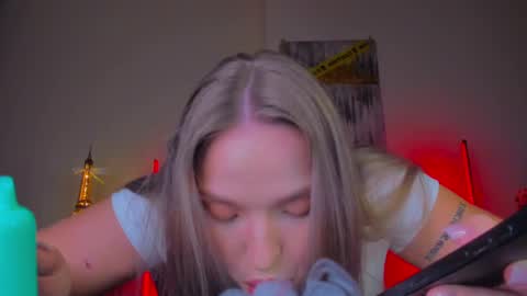 Snapshot of viollasinzz chatting on February 26, 3:41 pm Violla online show from February 26, 3:41 pm