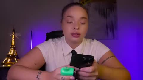 Snapshot of viollasinzz chatting on March 2, 12:54 pm Violla online show from March 2, 12:54 pm