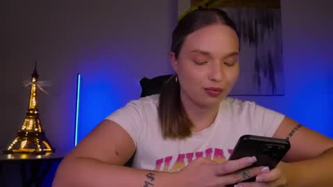 Snapshot of viollasinzz chatting on March 7, 5:38 pm Violla online show from March 7, 5:38 pm