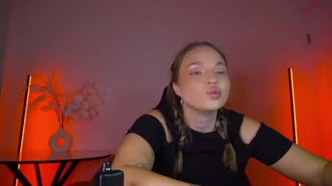 Snapshot of viollasinzz chatting on September 12, 4:01 am Violla online show from September 12, 4:01 am