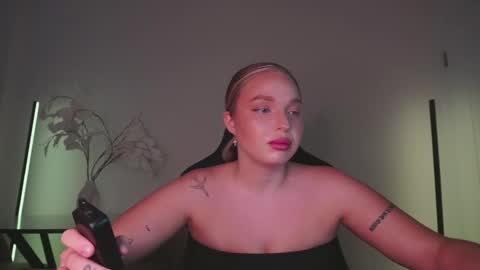 Snapshot of viollasinzz chatting on September 23, 4:48 am Violla online show from September 23, 4:48 am