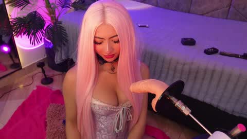 viollettebylyly online show from April 5, 1:30 pm