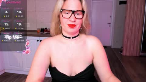 Snapshot of vip_juicy chatting on September 29, 12:10 pm VelvettTime online show from September 29, 12:10 pm