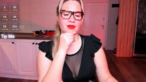 Snapshot of vip_juicy chatting on October 1, 11:16 am VelvettTime online show from October 1, 11:16 am