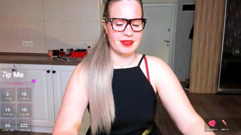 Snapshot of vip_juicy chatting on October 2, 6:20 am VelvettTime online show from October 2, 6:20 am