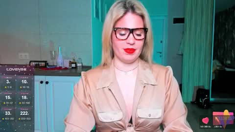 Snapshot of vip_juicy chatting on February 3, 2:44 pm VelvettTime online show from February 3, 2:44 pm