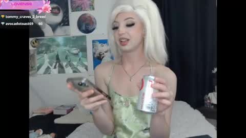 Snapshot of viperthedoll chatting on April 18, 2:59 am Viper online show from April 18, 2:59 am