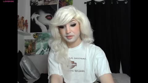 Snapshot of viperthedoll chatting on May 20, 12:50 am Viper online show from May 20, 12:50 am