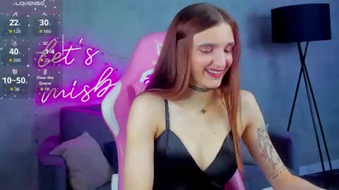 Snapshot of virdjinia_green chatting on June 14, 9:33 am Virdjinia online show from June 14, 9:33 am