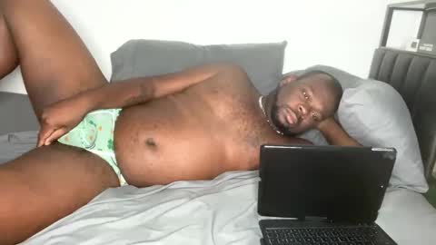 Snapshot of virgoincredible25 chatting on November 5, 1:11 pm Elle Hood online show from November 5, 1:11 pm