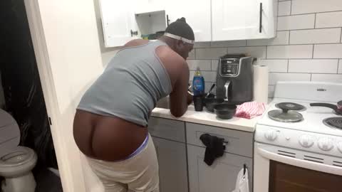 Snapshot of virgoincredible25 chatting on November 8, 4:29 pm Elle Hood online show from November 8, 4:29 pm