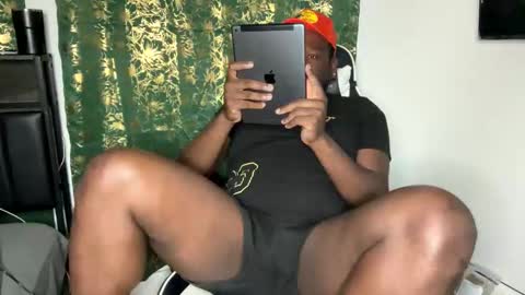 Snapshot of virgoincredible25 chatting on November 18, 3:12 am Elle Hood online show from November 18, 3:12 am