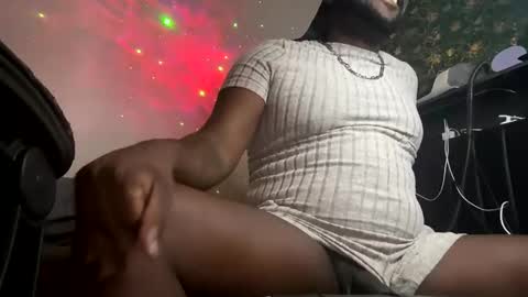 Snapshot of virgoincredible25 chatting on November 24, 3:06 am Elle Hood online show from November 24, 3:06 am