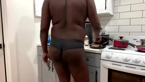 Snapshot of virgoincredible25 chatting on February 12, 4:57 pm Elle Hood online show from February 12, 4:57 pm