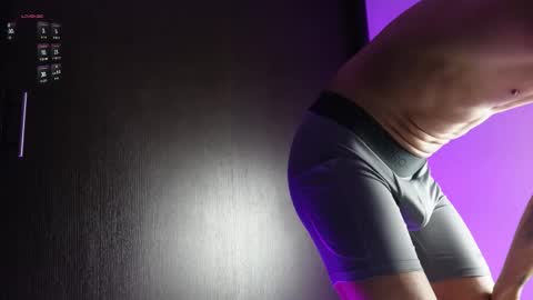 Snapshot of vito_benz chatting on March 27, 8:37 am VITO BENZ online show from March 27, 8:37 am