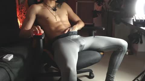 Snapshot of vito_benz chatting on April 13, 4:18 am VITO BENZ online show from April 13, 4:18 am