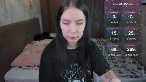 Snapshot of vivi__squirrel chatting on February 3, 6:49 pm Vivi online show from February 3, 6:49 pm