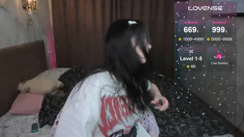 Snapshot of vivi__squirrel chatting on February 10, 3:03 am Vivi online show from February 10, 3:03 am