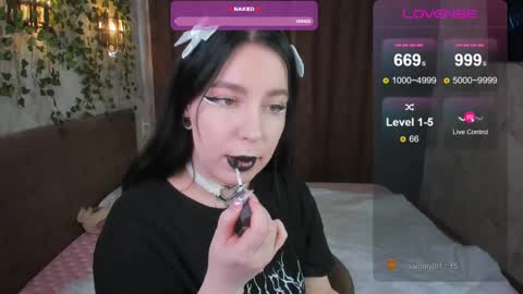 Snapshot of vivi__squirrel chatting on February 21, 6:40 am Vivi online show from February 21, 6:40 am