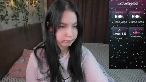 Snapshot of vivi__squirrel chatting on March 7, 2:46 am Vivi online show from March 7, 2:46 am