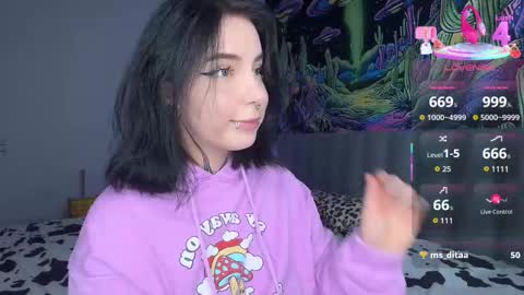 Snapshot of vivi__squirrel chatting on October 24, 9:49 am Vivi online show from October 24, 9:49 am