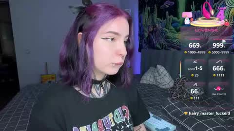 Snapshot of vivi__squirrel chatting on November 13, 12:48 pm Vivi online show from November 13, 12:48 pm