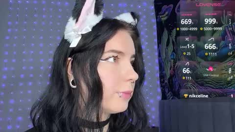 Snapshot of vivi__squirrel chatting on November 28, 6:16 am Vivi online show from November 28, 6:16 am